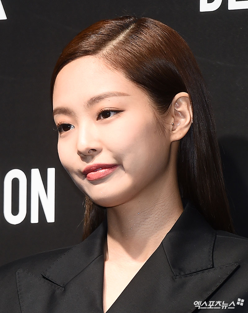 BLACKPINK Jenny Kim poses at a launch event for a new beauty brand held at SJ Kunsthalle, Nonhyeon-dong, Seoul on the afternoon of the 14th.