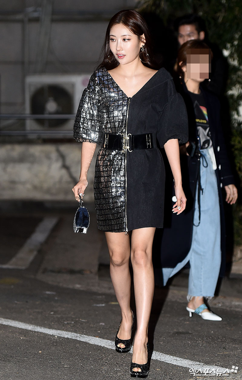 Beauty creator RISABAE, who attended the launch of a new Beauty brand at SJ Kunsthalle, Nonhyeon-dong, Seoul, is posing on the afternoon of the 14th.