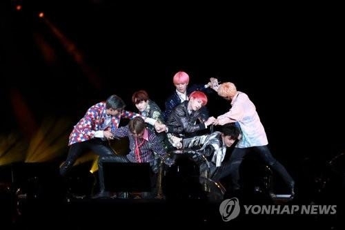 Group BTS (BTS), which rocked World, will begin its new World Tour long run from May.The new tour, Speak Yourself (SPEAK YOURSELF), excites World fans in that it shows the stage for the new album Map City of London the Sol: Persona (MAP OF THE SOUL: PERSONA), which will be released simultaneously on World on April 12.On the official website of BTS on the 17th, 16 performances were scheduled in 8 cities, starting with the United States of America Los Angeles (LA) Rose Bowl AT & T Stadium performance on May 4-5.The heat is so hot that 10 of the 12 rounds that the reservation has been opened are sold out.It is noteworthy whether the results will surpass the box office myth of the Love Your Self tour, which opened in August last year and ends in Bangkok, Thailand, on the 6th to 7th of next month.The spot that attracts attention from BTSs new tour is the location: It is the first time in our history that Korean singers will go on a world tour only on the scale of at least 50,000 AT & T Stadium.The United States of America Los Angeles Rose Bowl AT & T Stadium, which will perform on May 4-5, will be held at the Olympic soccer finals, World Cup finals and Super Bowls.On May 11-12, the United States of America Chicago Soldier Field is the United States of America Pro Football (NFL) Chicago Bears home stadium with more than 60,000 people, and pop star performances such as Rolling Stones and Bon Jovi were held.The United States of America Princeton MetLife AT & T Stadium, where they will perform on May 18-19, will accommodate 80,000 people and will host the World Cup final in 2026.Brazils Sao Paulo Alians Parkie, which will be held on May 25, is used by Paumeiras, a prestigious professional football club, as a home stadium.Tickets were sold out in 75 minutes after opening at the booking held on the 11th (local time), proving a hot BTS craze in South America.The London AT & T Stadium is a holy place for British sports and popular culture, with 90,000 seats on June 7-8, and France Paris Stade de France, which will be held on June 7-8, will host the World Cup in 1998, the World Athletics Championships in 2003, and the Rugby World Cup in 2007.Japan Osaka Yanma AT & T Stadium Nagai to perform on July 6-7, Japan Shizuoka AT & T Stadium Ecopa to perform from July 13-14 is also a huge space for singers as a dream stage.All tickets have been exhausted except for Japan, which has not opened tickets at present, and Chicago and Princeton, where additional performances have been decided.As BTS confirms its comeback date on April 12, the record to be newly established is also a point of observation.Big Hit Entertainment, a subsidiary company, decided to release the first stage of the BTS new show on April 13 at the United States of America NBC comedy show Saturday Night Live.The first stage in United States of America, not in Korea, is because the reaction of North America is more than expected.The new book, Map City of London the Sol: Persona, topped the CD and Vinyl category bestseller lists a day after the United States of America Amazon bookings began on Thursday.It is also worth expecting a record to be set on the music charts.They were the first Korean singer to reach the top of the Billboard 200, the United States of America Billboards main album chart, twice last year, and the Love Yourself Former Tier title song Fake Love (FAKE LOVE) was the first Korean group to enter the top 10 of the Billboard main single chart Hot 100.It is also of interest to win the Grammy Awards. BTS was the first Korean singer to attend the 61st Grammy Awards last month.Although he was not nominated directly, he was invited to the United States of Americas three major music awards, including the Billboard Music Awards and the American Music Awards, on the conservative and authoritative Grammy Awards.At the time, BTS was a United States of America female singer-songwriter, Huh (H.E.R.), giving the trophy for Best R&B Album, I dreamed of a day on this stage growing up in Korea; I am grateful to the fans who made this dream come true.I will come back, he said.
