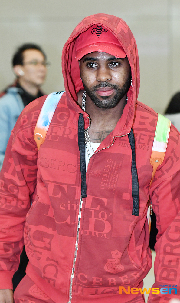 Singer Jason Derulo arrives at Incheon International Airport in Unseo-dong, Jung-gu, Incheon, on March 17th, after a promotional schedule for Michael Jacksons tribute album The Greetist Dancer.useful stock