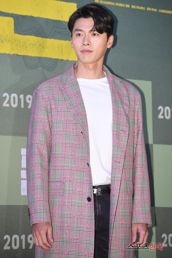 Hyun Bin and Park Shin-hye are attending the movie Don (director Park Nu-ri) showcase and VIP photo wall Event held at Megabox COEX in Gangnam-gu, Seoul on the afternoon of the 18th.The Event was attended by Ryu Jun-yeol, Yoo Tae-tae, Jo Woo-jin, Kim Jae-young, Jung Man-sik, Won Jin-a and Park Nuri.Don is a film about the story of a new stock broker, Ilhyun (Ryu Jun-yeol), who wanted to become rich, getting caught up in a huge amount of operations after meeting a veiled operational designer, Number Table (Yoo Ji-tae).Opening on the 20th.
