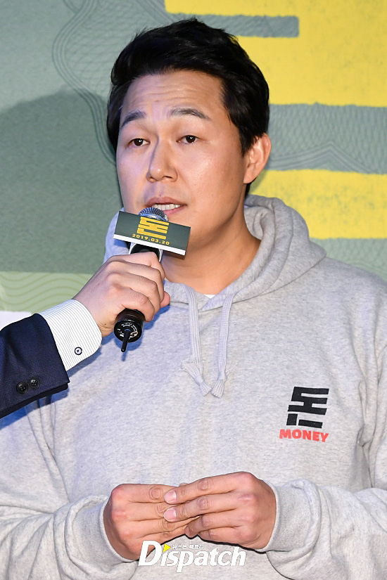 The VIP premiere of the movie Don was held at Megabox, COEX, Samsung-dong, Gangnam-gu, Seoul, on the afternoon of the 18th.Park Sung-woong appeared in a T-shirt with the title of the movie on the day and attracted attention at a glance.On the other hand, Money is a film about the new stock broker Ilhyun, who wanted to become rich, as he was caught up in a huge amount of operations after meeting the designer number tag with the veil.It will be released on the 20th.a man of righteousnessIll wear it.gaze concentration