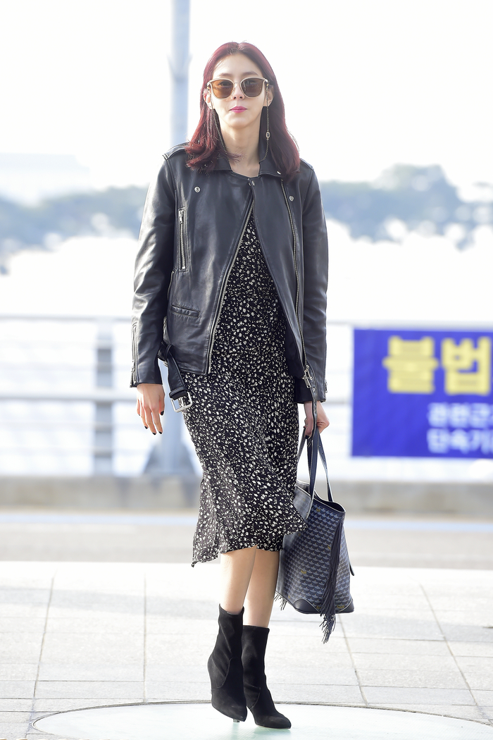 Actor Uee is leaving for Berlin, Germany, through Incheon International Airport on the morning of the 18th.
