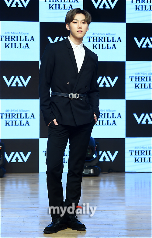 Idol group VAV poses at the showcase commemorating the release of their fourth mini album THRILLA KILLA (Thriller Killa) at Ilji Art Hall in Cheongdam-dong, Seoul on the afternoon of the 18th.THRILLA KILLA (Thrillera) is a catastrophically attractive person that means that no one can escape their charm, and it is expected that it is an album made by VAV members hands, such as the song Im Sori and Touch You by Leader St. Van and Aino, and Lowe participating in the whole song writing and rap making.It will be released through the noon music site on the 19th.