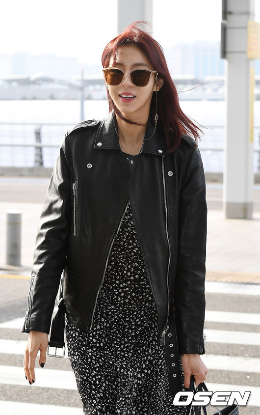 Actor Uee is leaving for Berlin, Germany, through Incheon International Airport on the morning of the 18th.