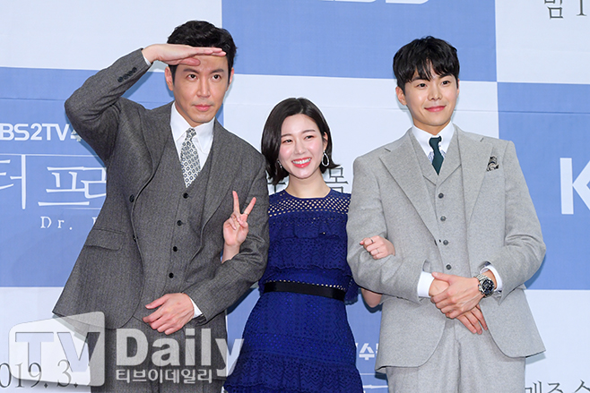 The production presentation of KBS2s new tree drama Doctor Frisner (playplayplayed by Park Gye-ok and director Hwang In-hyuk) was held at Sindorim, Ramada, Guro-gu, Seoul, on the afternoon of the 18th.Actors Choi Won-young, Lee Da-in and Park Eun-seok who attended the production presentation of Doctor Frisner on this day are posing.Doctor Frisner, starring Kim Byung-chul, Kim Byung-chul, and Park Eun-seok, will be broadcasted on the 20th as a new concept Prison x Medical Suspense drama, which is a new concept that is fighting for life after the surgical ace Nize,Doctor Frisner production presentation