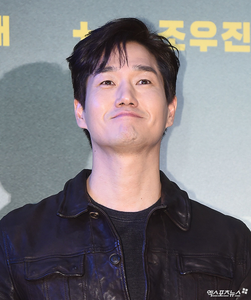 Actor Yoo Ji-tae poses at the VIP premiere of the movie Don at Megabox COEX in Seoul, Seoul on the afternoon of the 18th.
