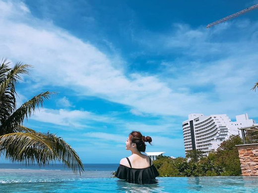 Girls Group Girls Day Yura has certified a relaxed time in Guam.Yura posted a picture on his 18th day with an article entitled Guam Sea is the best of the seas I have seen.In the photo, Yuras back-up in a black swimsuit attracts attention as she poses against the backdrop of a pool in Guam.Yura is currently appearing on Channel A Go on an Airplane.