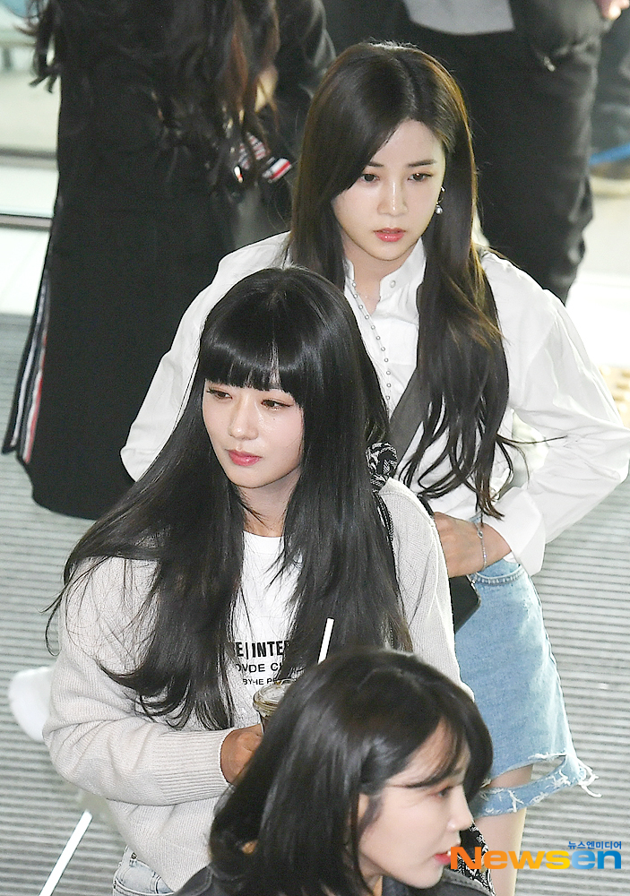 Girl group Apink Park Cho-rong, Yoon Bomi are heading to Jeju Island through the domestic ship building of Gimpo Airport in Gangseo-gu, Seoul on March 19th.useful stock
