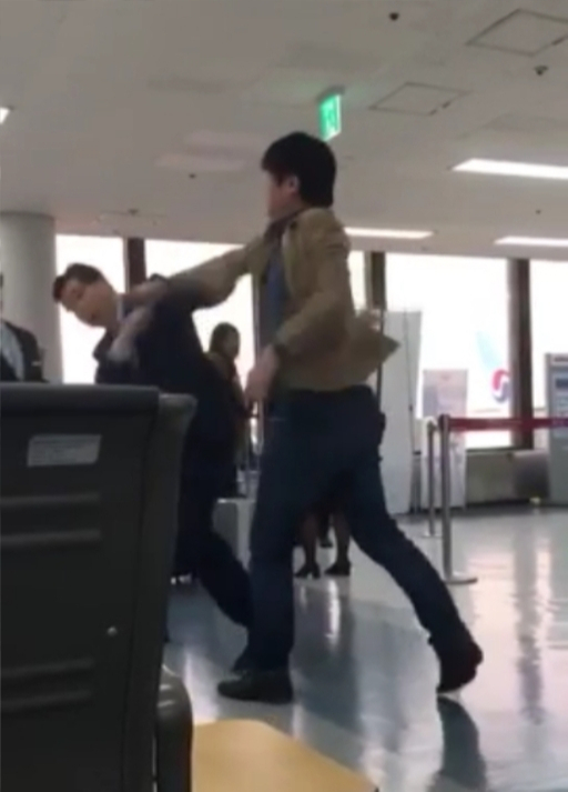 [단독] "왜 비행기 안 태워줘!" 만취 일본인 김포공항서 난동 | 인스티즈