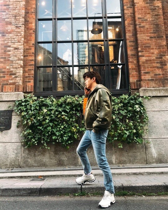 Eric Nam posted a picture on his 19th day with an article entitled I wish I had more in his instagram.Eric Nam, who is standing on the street in the public photo, is standing on the street. Eric Nam showed a superior ratio and attracted attention.The netizens who watched this responded I am angry at calling, I am cool, and Where.On the other hand, Eric Nam released his new song Love Yourself on various music sites on the 6th of last month.
