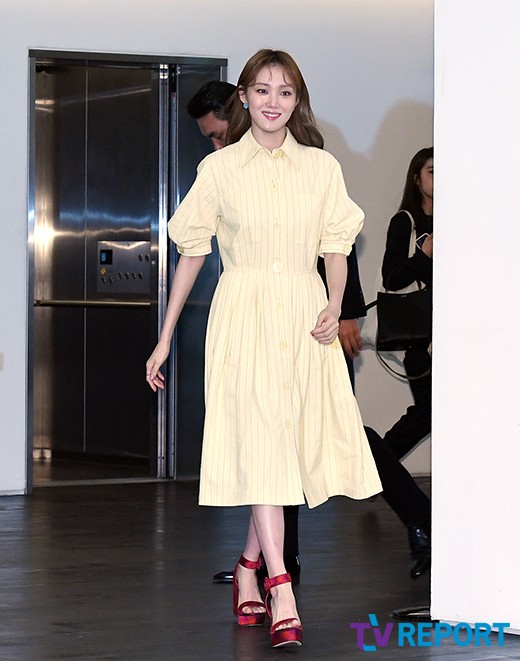 <p> Actor Lee Sung-kyung, this 19 Afternoon, Gangnam-GU, Seoul Cheongdam-dong of dresses all in one lens brand launching Chugai Travel, attending for photo time.</p>