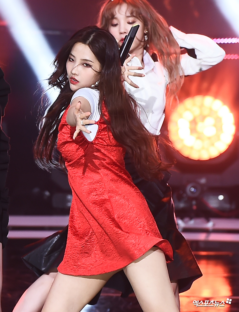 (Woman) I-DLE So Yeon Slow Eyes On the afternoon of the 19th, SBS MTV The Show at SBS Prism tower in Sangam-dong, Seoul, the group I-DLE Soyeon, who attended the on-site release, is showing a wonderful stage.