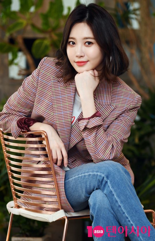 Group Girls Day Yura has signed an exclusive contract with Awesome E & T.Yura will start its activities with a contract with Awesome E & T on the 20th.Yura has enough potential to grow into a good actor as well as a charm as a singer, said Awesome Eanti. We will support you in various ways to show your talent and passion, so I would like to ask you for your expectations for new activities in the future.Yura made her debut with girl group Girls Day in 2010, and she was loved by K-pop fans both at home and abroad, gaining a hot popularity for each song she released, including Twinkle, Expectation, and Something.In addition, he appeared in various entertainment programs such as We marriage, 2016 Taste Road, and After the play, and expanded his activities as an entertainment stone by emitting bright and healthy charm.Yura, who challenged Acting through the drama Beautiful to You in 2012, was also recognized as an actor by appearing in Dodohara, Iron Lady and Hip Teacher.In particular, KBS2 Radio Romance, which was broadcast last year, took the eye of viewers by Acting Jin Tae-ri, a villain that can not be hated.On the other hand, Awesome E & T is an entertainment belonging to Actor Park Seo-joon Hong Soo-hyun, Bae Hyun Sung, Cho Soo-min, Moon Ji-hoo and Son Sang-yeon.