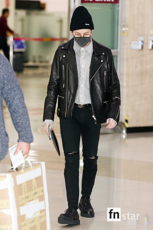 Singer Ha Sung-woon arrived at Gimpo International Airport after finishing the Asian fan meeting tour in Japan on the afternoon of the 20th.