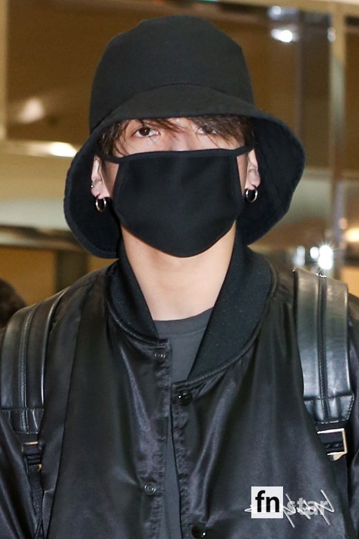 BTS Jungkook, Hip school, with the head between the beauty of your Beautiful looks <p>Group BTS this of 19 PM World Tour to participate in the Charter flight into Gimpo International Airport, via Hong Kong into China.</p><p></p>