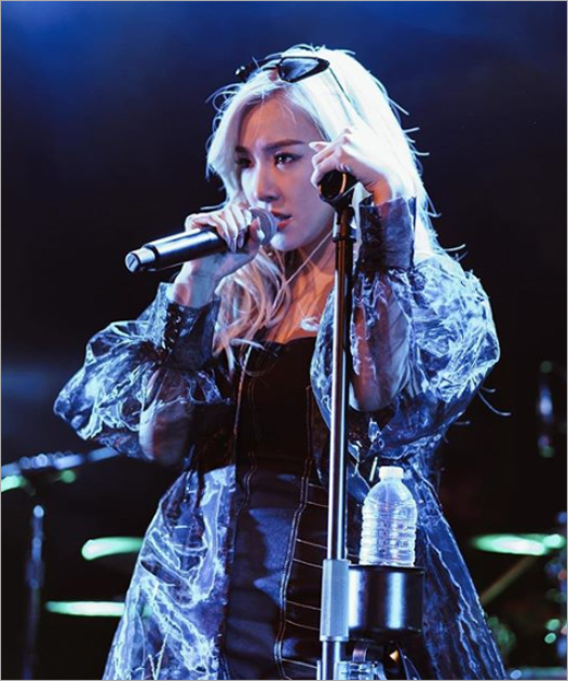 Tiffany posted a picture of her as a singer at United States of America.Tiffany posted several pictures of the performance on her Instagram account on Tuesday.Tiffany in the public photos is performing in front of the audience in various stage fashions.Meanwhile, Tiffany debuted in 2007 as Girls Generation and is currently working in United States of America as a solo.On the 22nd, he released his first solo EP album Lips On Lips.