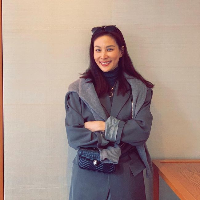 Actor Ko So-young showed off his beauty.Ko So Young posted several photos on his 20th day with his article Yoon Young-ri, a half-time citizen of the parents general meeting in his instagram.In the photo released, Ko So-young, who showed off her fashion sense with a gray suit and sunglasses, poses, and the beauty of Ko So-young, who is still beautiful as the years have been missed, catches the eye.Meanwhile, Ko So Young appeared in the drama Perfect Wife in 2017 and met with viewers.Ko So-young Instagram
