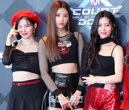 M Countdown, which can meet the representative singers of Korea who lead the trend of the music industry, is a music program broadcasted on Mnet every Thursday at 6 pm