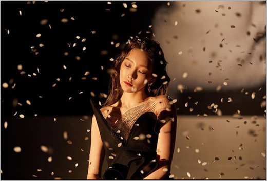 Girls Generation Taeyeon of the girl group released a beautiful photo.Taeyeon posted a photo on her Instagram on the 21st.Taeyeon is wearing a black off-shoulder and taking a teaser video. Especially, Close-Up photos with golden lights give a strong impression with a expressionless face.On the other hand, Taeyeon will have a solo concert [s...one TAEYEON CONCERT] on the 23rd and 24th of the month and release a new single Four Seasons on various music sites on the 24th.