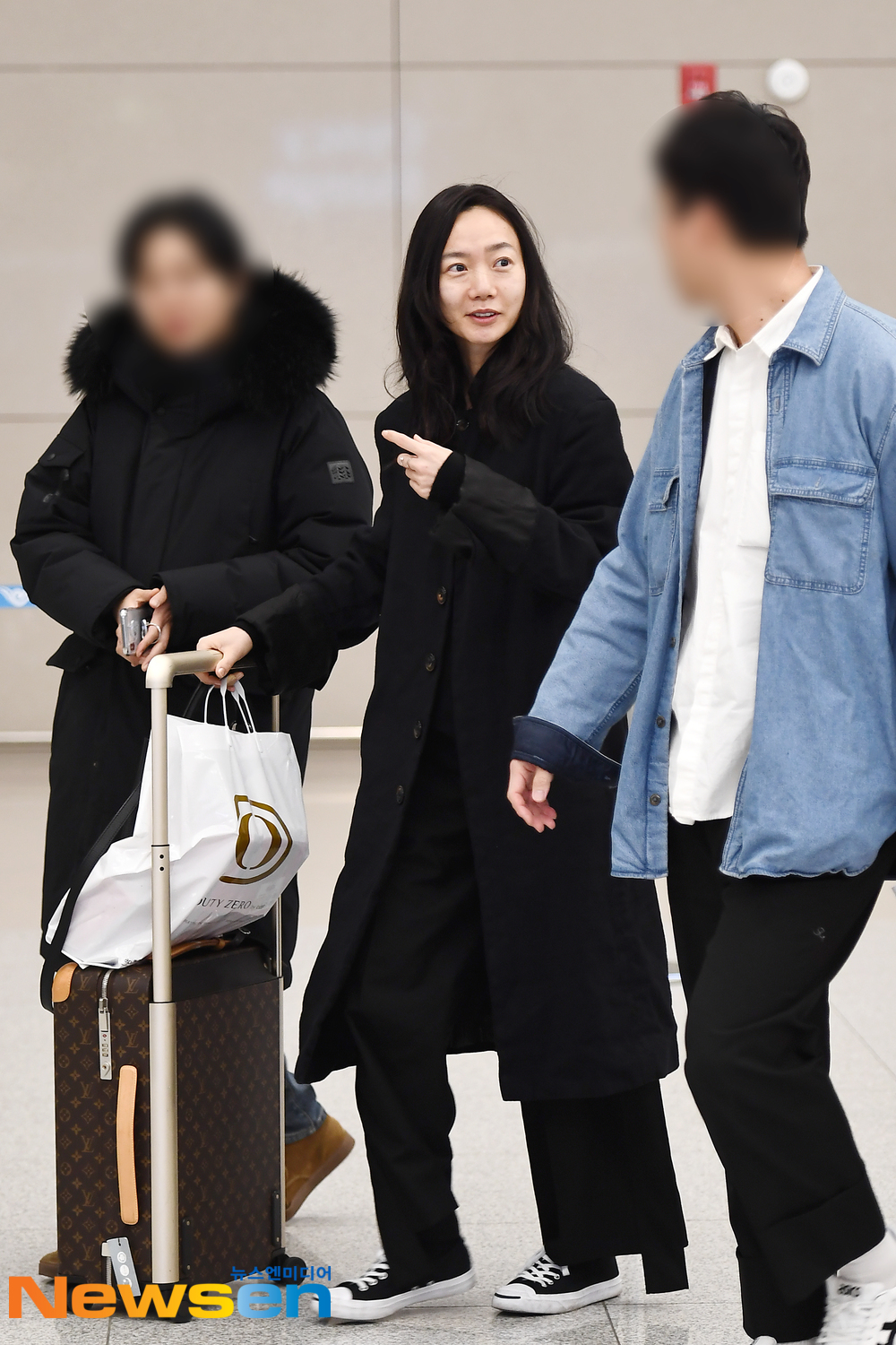 Actor Bae Doona arrived at the Incheon International Airport in Unseo-dong, Jung-gu, Incheon on the afternoon of March 21 after completing the Hong Kong promotion schedule.exponential earthquake