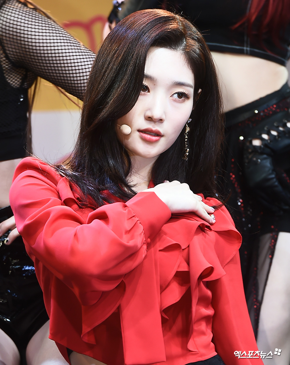 DIA, who attended the Girl Group DIAs fifth mini-album NEWTRO showcase held at the Chang-dong platform in Seoul on the afternoon of the 20th, has a wonderful stage and has photo time.The Fully Human Cherry Blossoms.Beauty like a doll.A pure gesture.The Dodgy Catwalk.Beauty with Water.Get your ant back out a little.Get your ant back out a little.