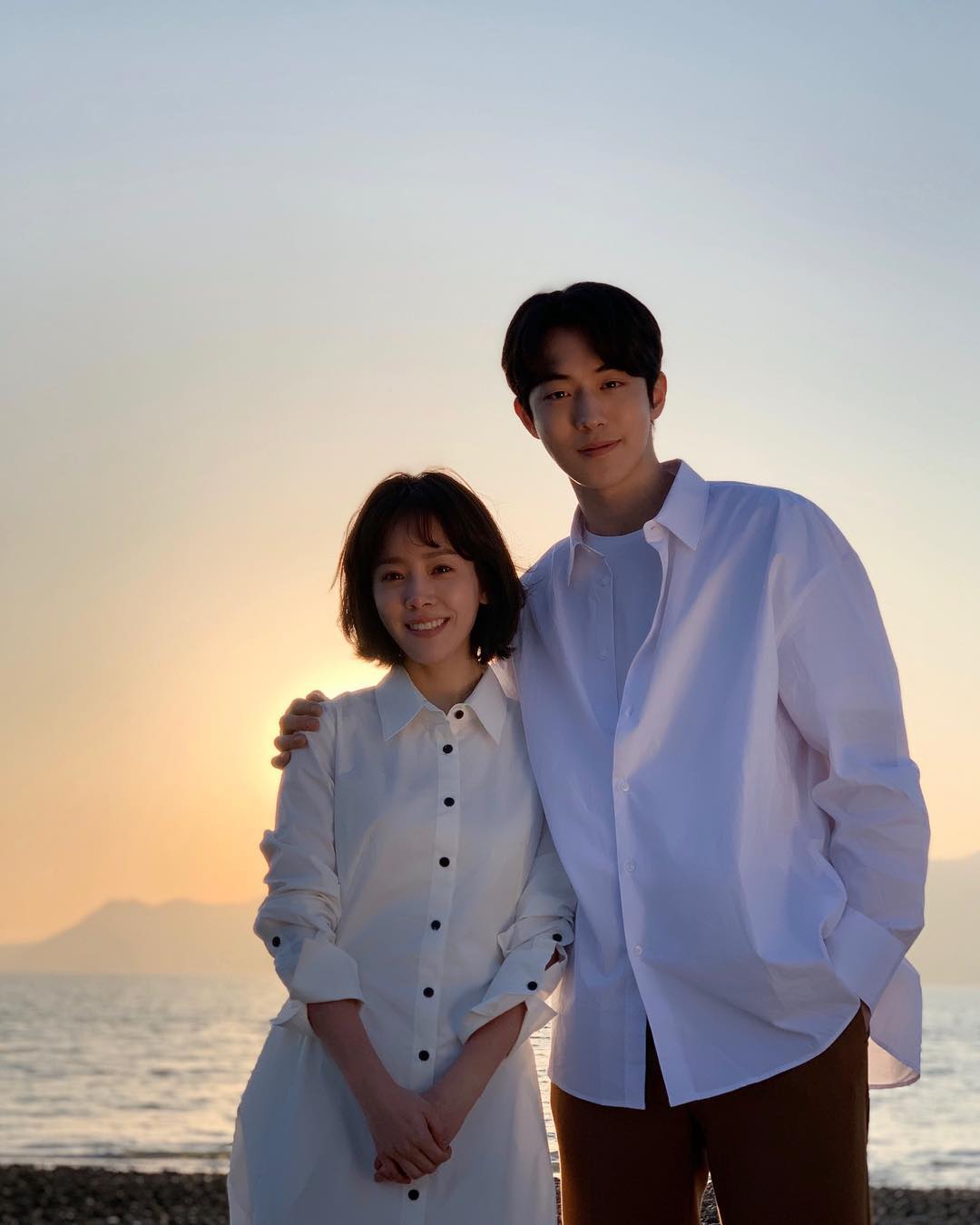 Actor Han Ji-min posted a friendly photo with his partner actor Nam Joo-hyuk in Bush Eyes.Han Ji-min uploaded a picture to his Instagram on Monday with the phrase HJJH.Han Ji-min in the photo stands alongside Nam Joo-hyuk in a white dress, standing by the beach, and Nam Joo-hyuk is showing a dignified figure, wrapping his shoulders affectionately around Han Ji-min.The initial phrase written by Han Ji-min seems to be the name of the two people, the name of the two, and the affection for the work is revealed.Han Ji-min and Nam Joo-hyuk boasted a warm visual and showed off their good-looking beauty.Han Ji-min played a young Hyeja in the JTBC drama Bush Eyes, which ended on the 19th, and played a couple with Nam Joo-hyuk./ Photo = Han Ji-min Instagram