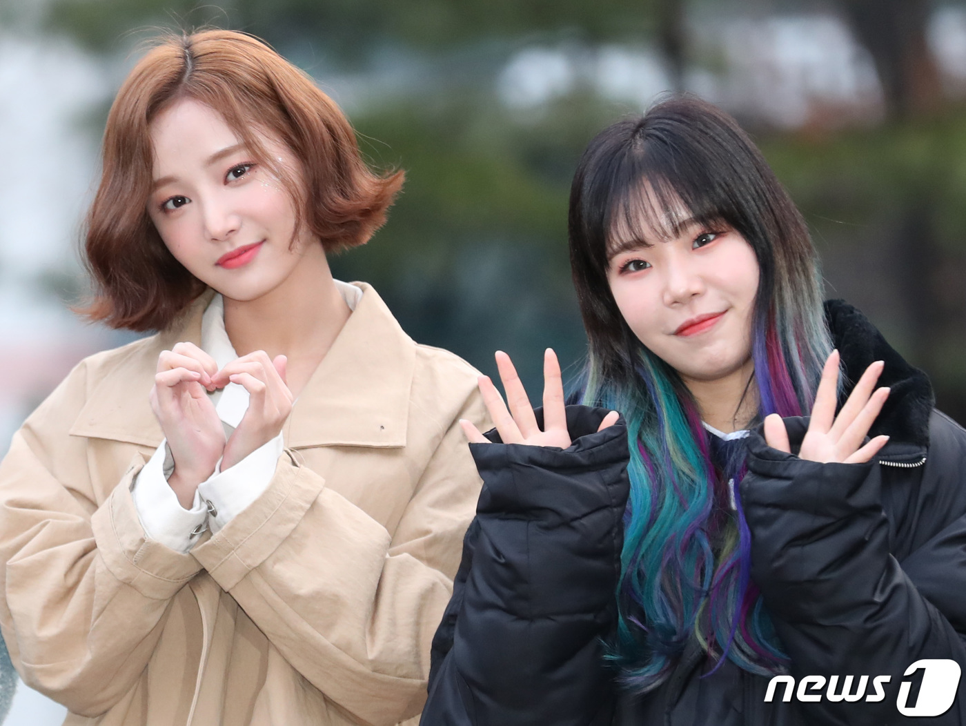Seoul=) = Momoland Yeon Woo, Jui (right) poses at a rehearsal for KBS2 Music Bank (Mu Bang) held at the public hall of KBS New Building in Yeouido, Seoul on the morning of the 22nd.2019.2.22
