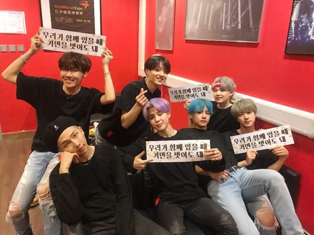 Im glad we can join us at the concert where we were awarded.BTS successfully completed the world tour Love Yourself (LOVE YOURSELF) held at the Hong Kong Asia World Expo on the 22nd following the 21st.BTS members who communicated with fans in English and Chinese in accordance with the place called Hong Kong showed their sincere heart in Korean when they finished the concert.When we are together, we can take off our masks, said BTS performance, which conveyed the message of loving ourselves, after filling up for 200 minutes.The BTS performance began at 8 p.m., but four hours before the performance began, the Asia World Expo was full of Hong Kong as well as Ami (BTS fans) from all over the world.Ami from Germany presented his own photo card to fans, and there were a few people wearing hijabs and carrying BTS plan cards.A Korean student who is studying at Hong Kong said, I am in the middle of two days, but I can not miss the performance of BTS. He did not put the book in his hand on the side of the endless waiting line.The size of the Asia World Expo seats is about 14,000 seats. Considering the status of BTS, which sells out at the British Bly Stadium of 90,000 seats, it is somewhat simple.BTS, which won the Grand Prize for the third consecutive year at the MAMA awards ceremony held here, will perform for four days from the 21st.Starting with the opening Idol, the lineup of the members personal stage did not change much, but some costumes added fun to Korean performances and changes.The concert was held for 200 minutes with the performance of BTS members who run around every corner with untiring stage manners.When I started DAN and listened to GO, Bloody Tears, Sang Man, Fire and Airplane pt.2 as medleys, I could see the top soaked in sweat.The shout grew even bigger in the appearance of the members who showed their dances because their bodies were broken.The performance was concluded with seven members joining MIC Drop after the vocal line Jin, Ji Min, Bu, Jungkook, etc., Unforgettable Heart, Reperline Jay Hop, RM and Sugas Tear were alternately put on stage.Since then, BTS members who have been on the Walk the Line stage with So What and Anpanman have expressed their gratitude to the fans who have been together for more than two hours.In particular, Suga said, I have a memory of being a fan of fun at the MAMA held here. I am grateful for the concert and the concert together with my memories.Jungkook said, I did not know the fatigue because the performance was so fun yesterday, but I woke up and got muscle aches. But today I was so happy.I will be back in good condition in the future. The festival was concluded with the final song of Walk the Line, singing Answer: Love Myself.BTS members could not easily leave the stage and greeted the audience until the end, revealing their affection for the fans.Meanwhile, BTS mobilized 810,000 viewers on the LOVE YOURSELF tour last year, and will finish the 8-month long journey after the performance in Bangkok, Thailand on April 6.The new album will be back on April 12th with its new album, Map of the Soul: Persona. The new album proved the hottest popularity of BTS, with only about 2.7 million good orders.Four hours before the performance, Bukbuk .. MD sold out parade Hong Kong gathered multinational fans, BTS members Why are you here