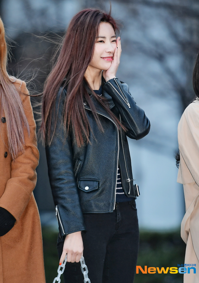 The rehearsal of KBS 2TV Music Bank was held at the public hall of KBS New Pavilion in Yeouido, Yeongdeungpo-gu, Seoul, on March 22.Singer DIA is attending rehearsals on the day.Lee Jae-ha