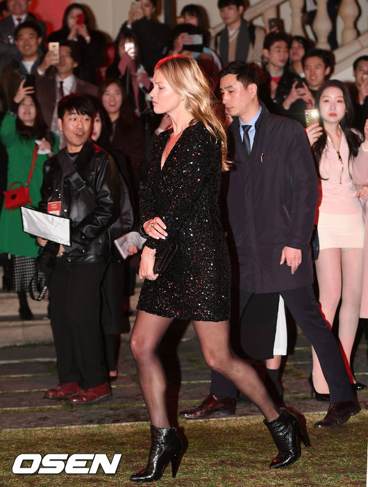 A fashion brand photo call was held at The Raum in Yeoksam-dong, Gangnam-gu, Seoul on the afternoon of the 22nd.Model Kate Winslet Moss has photo time.