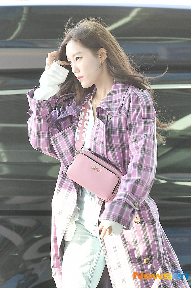 Singer Hyomin is leaving Incheon International Airport in Unseo-dong, Jung-gu, Incheon on March 24th.useful stock