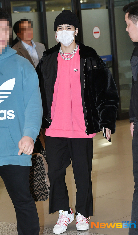 Singer GOT7 Jackson arrives at Incheon International Airport in Unseo-dong, Jung-gu, Incheon, after completing his overseas schedule on March 24th.useful stock