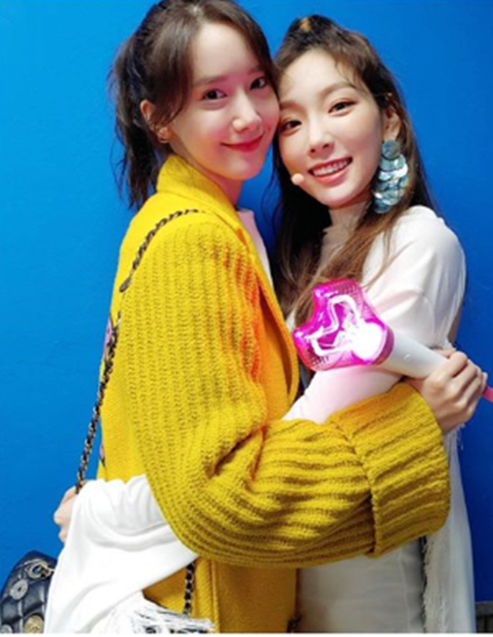 Girls Generation Im Yoon-ah has released a Taeyeon concert certification shot.Im Yoon-ah posted a photo with Taeyeon on Monday, saying, I wanted to see Tankon, my wish. In the photo, the two are hugging each other and smiling brightly.Taeyeon held the Apostropy S...One Taeyeon Concert (s...one TAEYEON CONCERT) at Jamsil Indoor Gymnasium in Songpa-gu, Seoul on the 23rd and 24th.In this performance, the new songs Four Seasons and Blue were first released, and Taeyeon led the performance for over two hours with perfect live performance in line with the modifier Taeyeon to believe and listen.Here, Im Yoon-ah cheered and made the Girls Generation look forward to the warmer action.