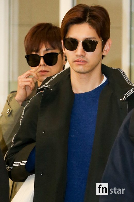 Group TVXQ arrived at Incheon International Airport after finishing its schedule in Denpasar, Indonesia on the morning of the 25th.