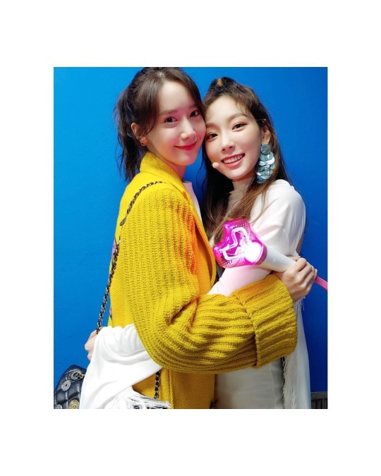 Singers Im Yoon-ah and Taeyeon showed off their unwavering friendship.Im Yoon-ah posted a picture on his SNS on the 24th with an article entitled # Tangcon # I wanted to see my wish # Jung Stargram.In the photo, Im Yoon-ah, who held the Girls Generation cheering pole, hugged Taeyeon and flaunted her friendship.Im Yoon-ah attended the final performance of Taeyeons encore concert s...one TAEYEON CONCERT (Apostropy S....One Taeyeon Concert) held at Jamsil Indoor Gymnasium in Seoul at 5 pm on the 24th, and gave strength to Taeyeon.On the other hand, Taeyeon is popular with the new song Four Seasons released on the 24th.Find a concert and cheer...Hoonhun for unwavering friendship