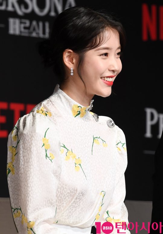 Actor Lee Ji-eun is laughing at the Netflix OLizynal series Persona production meeting held at the Conrad Seoul Hotel in Seoul, Yeouido on the morning of the 27th.Is an OLizynal series consisting of four short films, which are directed by Lee Kyung-mi, Lim Pil-sung, Jeon Go-un and Kim Jong-kwan, who have released Persona Lee Ji-eun (IU) with different eyes.IU, Bae Doo-na, Park Hae-soo, and Shim Dal-gi will appear on Netflix on April 5th.