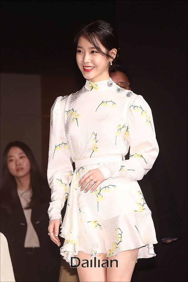 Singer and actor IU (Lee Ji-eun) is entering the Netflix original series Persona production report at the Conrad Hotel in Yeouido, Seoul on the morning of the 27th.