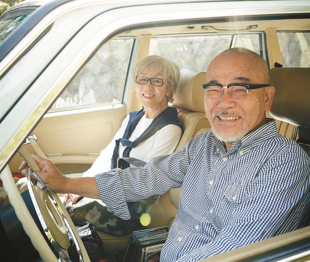 "앞으로 10년, 20년, 나를 잃지 않고 일하고 싶다"는 하야시 부부. 왼쪽이 다카코씨, 오른쪽이 유키오씨다. 마음산책 제공