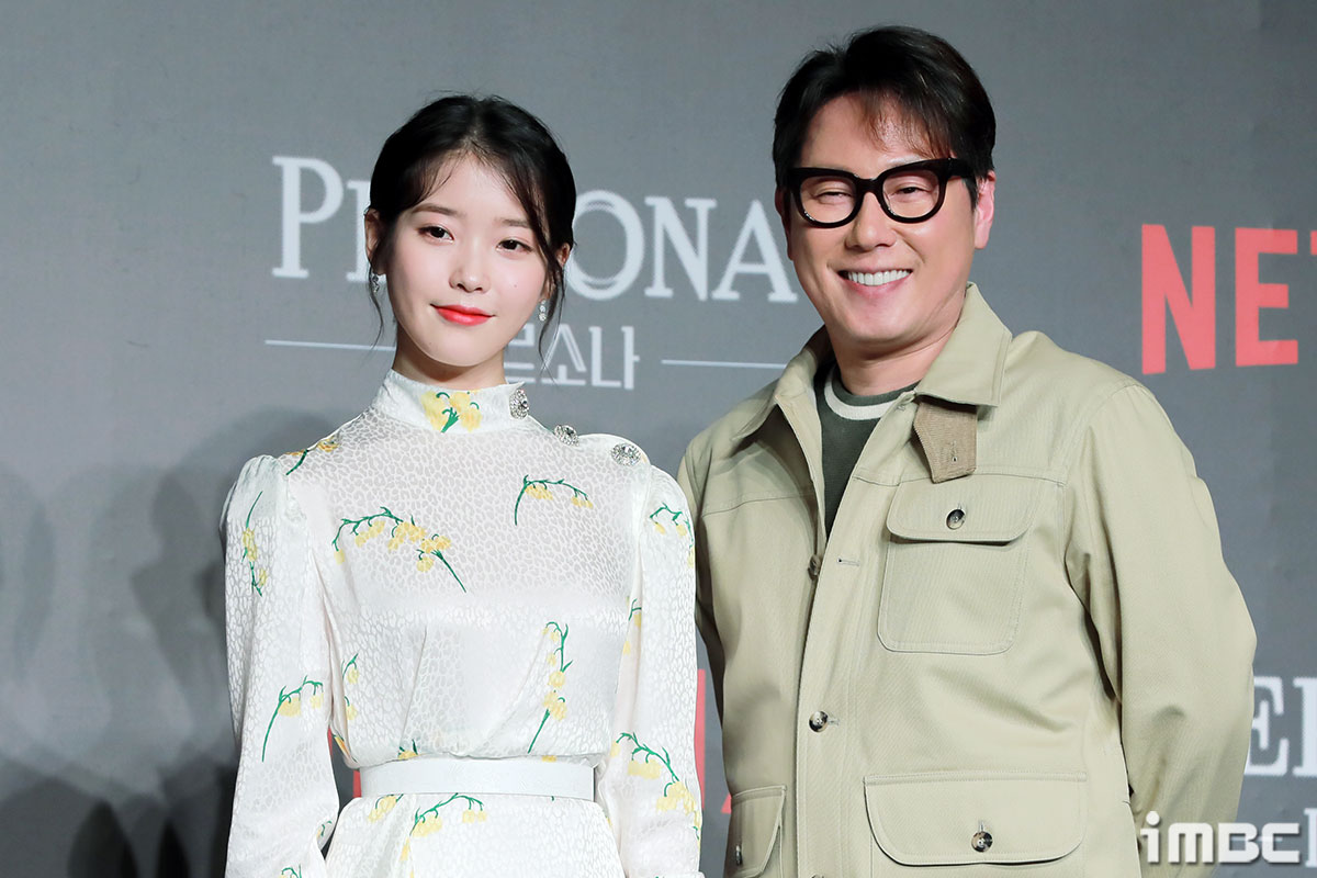 On the morning of the 27th, a production presentation of the Netflix Original series Persona was held at Conrad Seoul, Yeouido-dong, Yeongdeungpo-gu, Seoul.Singer and actor IU and producer Yoon Jong Shin who attended the event have photo time.Persona is a Netflix original series consisting of four short films, Lee Kyung-mi, Im Pil-sung, Jeon Go-woon and Kim Jong-kwan, who have released Persona IU with different eyes.iMBC Imitation