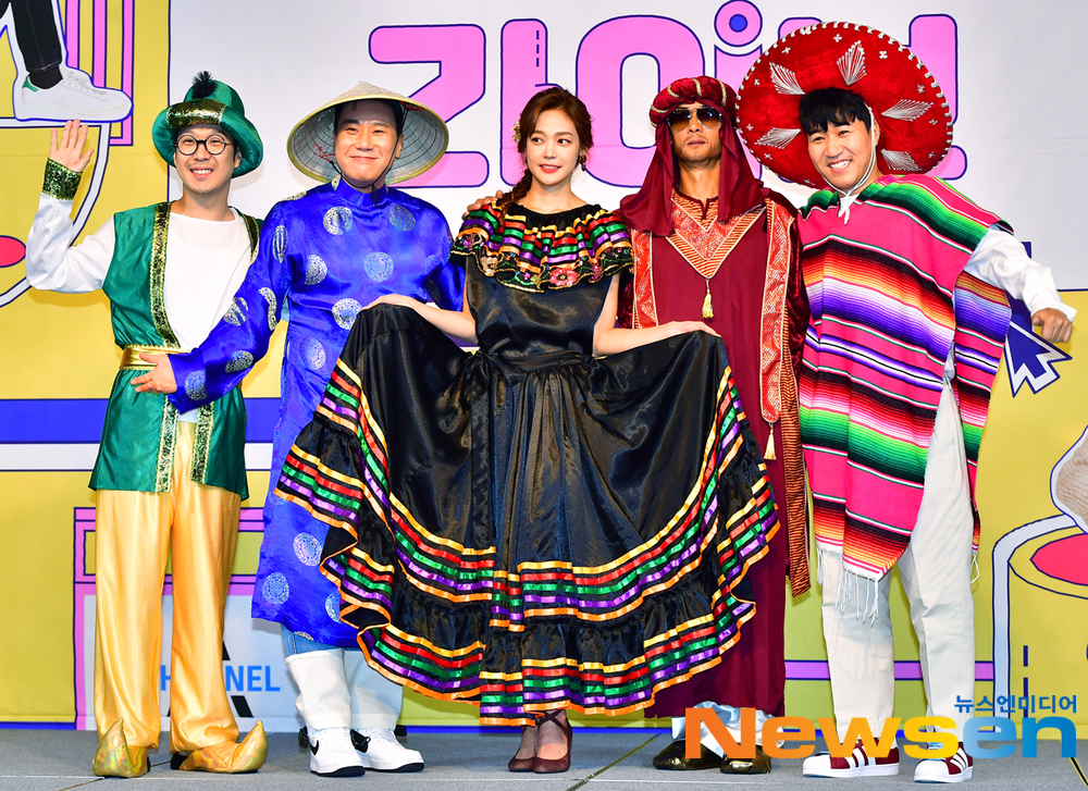 Haha - Ahn Hyun-mo - Lee Sang-min - Kim Jong-min - Joon Park, striking and colourful costumes <p>Channel A Earth live production presentation 3 27 am MAPO-GU, Seoul the Seoul Garden Hotel Grand Ballroom B in unfolded.</p><p>This day, Kyung-Hoon Kim, in charge of PD, Joon Park,and Lee Sang-min,Kim Jong-min,ha-ha,Ahn Hyun-mo have attended.</p>