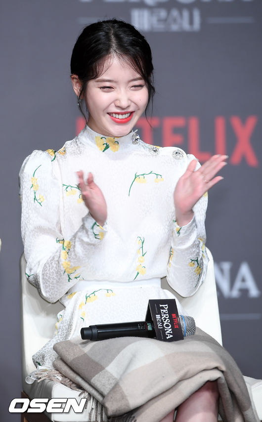 <p> 27, Seoul, Yeongdeungpo-GU, Yeouido, Conrad Seouls Grand Ballroom in advancing IUs Netflix short film persona production and society in a singer and an actor IU(this is)the clapping and smiles. /</p>