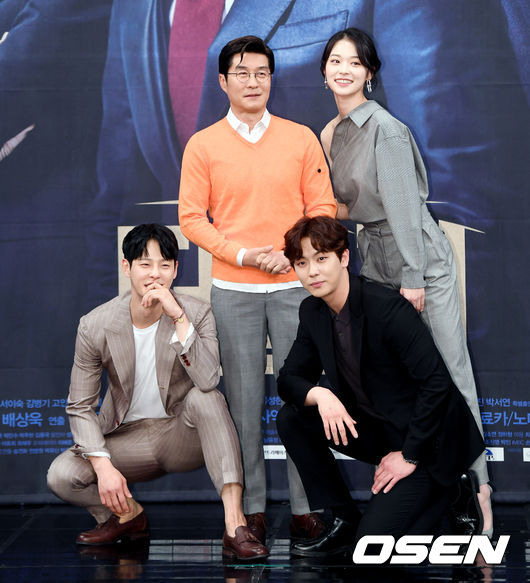 On the afternoon of the 27th, MBCs new tree mini series The Banker production presentation was held at MBC Golden Mouse Hall in Sangam, Mapo-gu, Seoul.Actors Kim Sang-joong, Shin Do-hyun, Ahn Woo-hyun and Cha In-ha are attending.
