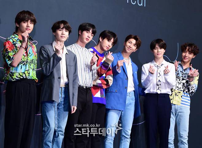 Group BTS has proved its unique presence by naming it for 30 weeks on the United States of America Billboard main album chart.According to the latest chart released by Billboard on the 26th (local time), BTS repackaged album LOVE YOURSELF Answer ranked 115th on the Billboard 200.As a result, it started at No. 1 in the first week of entry last September and has been popular for 30 consecutive weeks.LOVE YOURSELF Answer ranked # 1 in World Album, # 15 in Independant Album and # 89 in Billboard Canadian Album.LOVE YOURSELF Tear ranked 2nd in World Album, 16th in Independent Album, and 3rd in Japan FACE YOURSELF ranked 6th in World Album.BTS has continued to record its longest consecutive record for 89 consecutive weeks in Social 50 and has set the 119th record in its history.BTS will release its new album MAP OF THE SOUL: PERSONA on April 12th.The new album has been on the top of the Amazon CDs & Vinyl category after starting pre-sales on March 13 and has maintained its record to date.