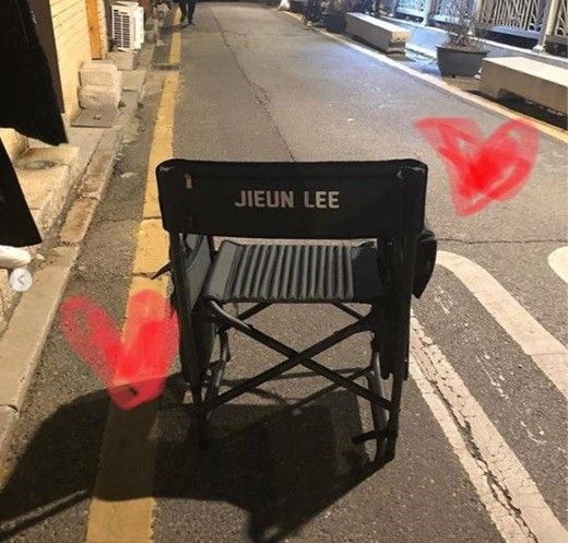 Singer IU has unveiled a gift from Bae Doona.IU released a picture of a chair on his SNS on the night of the 27th, along with an article entitled Lalala, which is inscribed with a careful ironing.In the videos and photos released, there was a chair with the real name JIEUN LEE of IU.It seems to have been given a gift when it was tagged on Bae Doonas SNS account in the photo.IU sat on this chair, but to prevent the spoiler, I went to the SNS sticker and added curiosity.The relationship between the two was formed through the film Persona; IU and Bae Doona were breathed in Love Set of the four short films that constituted Persona.In the film, IU played the role of a daughter who looked at Fathers lover with jealous eyes, and Bae Doona played the role of Fathers lover and played a sparkling act.