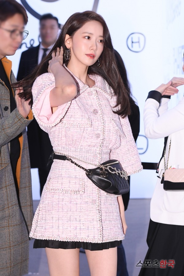 Im Yoon-ah attends the Chanel Seoul Flagship Open and the Purrell Capsule Collection launch commemorative photo wall held at Daelim Warehouse in Seongdong-gu, Seoul on the afternoon of the 28th.The event was attended by Purell Williams, Jenny, Suhyun, Jung Ryeo-won, Kim Go-eun, Lee Yeon-hee, Im Yoon-ah, Goa Sung, Lee Hoon, Park Seo-joon, Park Jae-bum, Bobby, Gianti, Model Han Hye-jin, Jang Yoon-joo, Irene, Suju, Park Ji-hye and Chung Ho-yeon.