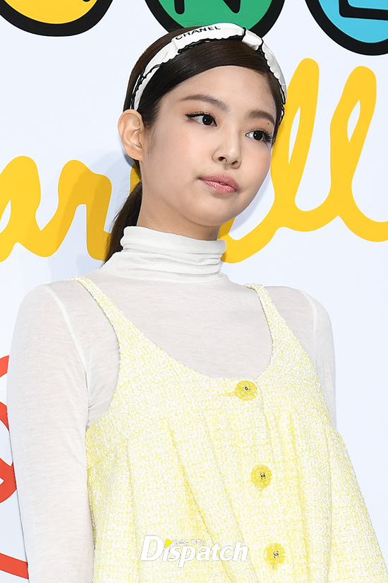 BLACKPINK Jenny Kim attended a luxury brand event held at Daelim Warehouse in Seongsu-dong, Seongdong-gu, Seoul on the afternoon of the 28th.Jenny Kim completed her fresh fashion by matching her hair band and boutique dress.Get your attention from the top.missing fashionForget the ear yomi.