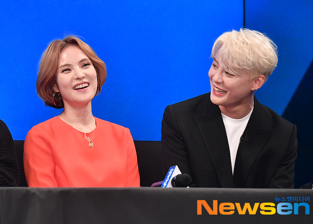 Singer Spider and Junsu attend a production presentation of the global music audition TikTok Spotlight held at JW Marriott Dongdaemun in Jongno-gu, Seoul on March 28 and smile at the question and answer session.useful stock
