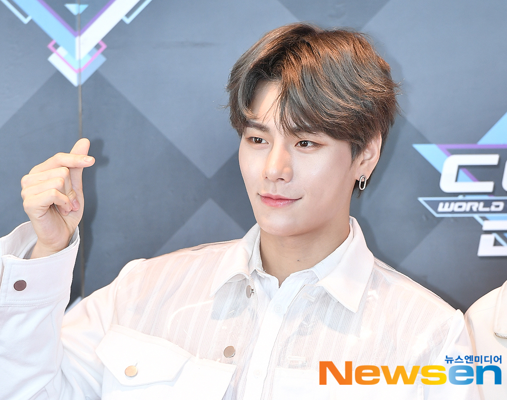 Singer JBJ95 Sang Kyun has a photo time before attending Mnet M Countdown held at CJ ENM Center in Sangam-dong, Mapo-gu, Seoul on the afternoon of March 28.useful stock