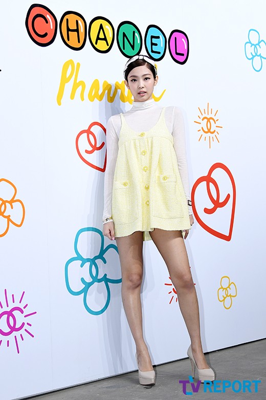 Jenny Kim of the girl group BLACKPINK attended a fashion brand event held at Daelim Warehouse in Seongsu-dong, Seongdong-gu, Seoul on the afternoon of the 28th.